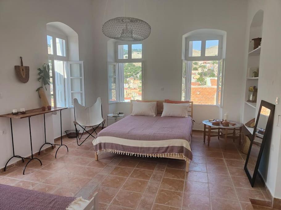 Holiday home Maison Avec Terrasses Et Vues Symi